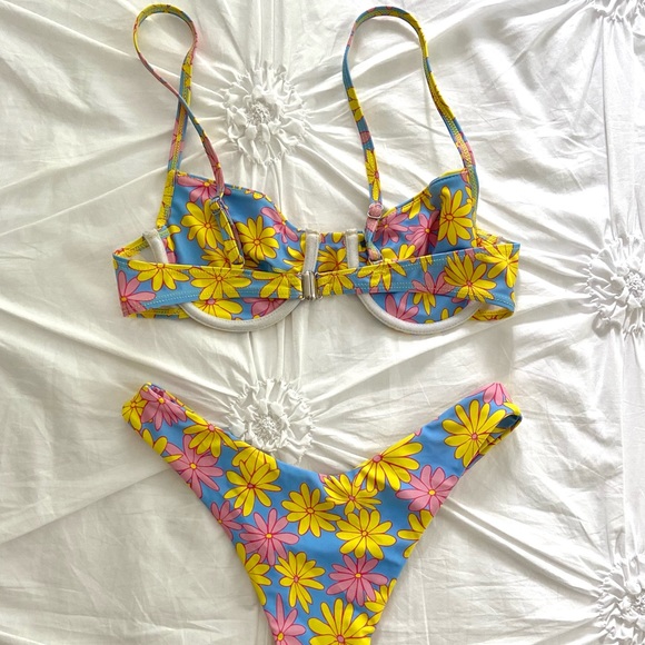 Floral Bikini - Picture 2 of 6